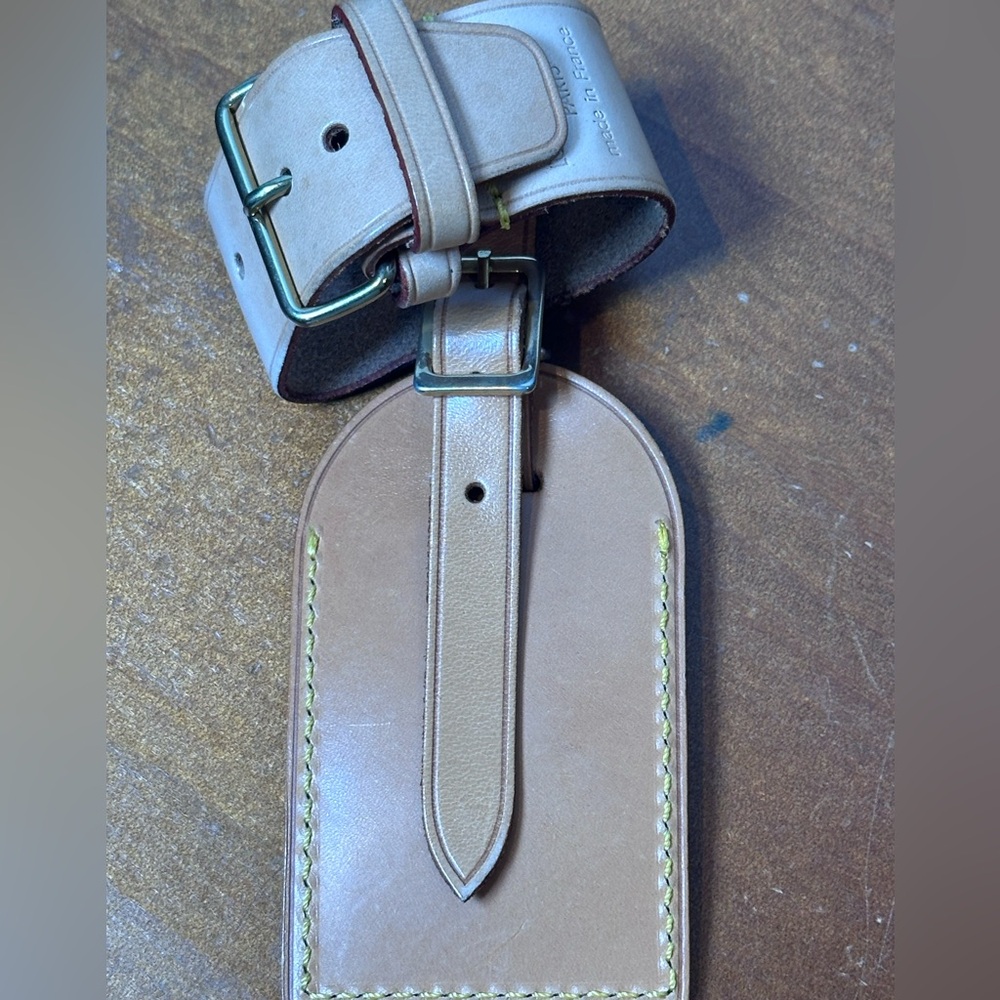 Authentic Louis Vuitton Beige Leather
Name Tag & Poignet set - Picture 12 of 12